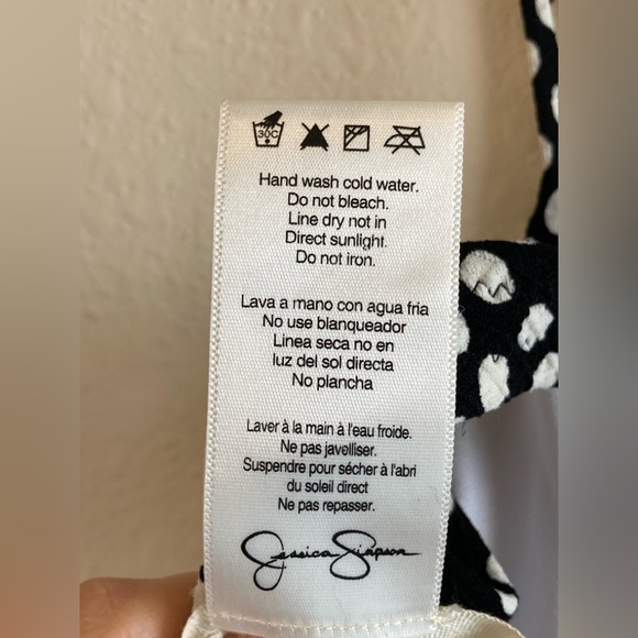 Jessica Simpson Black and White Bikini - Picture 5 of 13